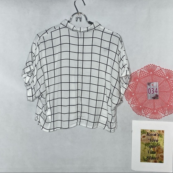 Forever 21 White and Black Crosshatch Button Down Short Sleeve Crop Top Large - Picture 3 of 9
